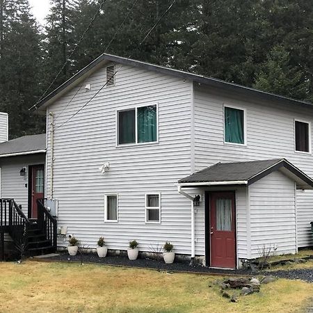 Den Mishka - Kodiak'S Den Of The Little Bear Apartment Exterior photo